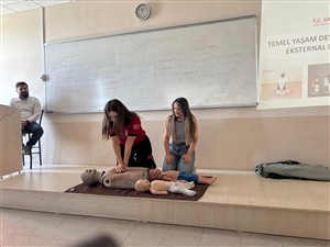 Bölüm Öğrencilerimize İlkyardım Sertifikası Eğitimi