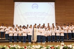 Acil Yardım ve Afet Yönetimi Bölümü ve Hemşirelik Bölümü Üniforma Giyme ve Yemin Töreni Gerçekleştirildi