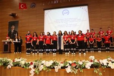 Acil Yardım ve Afet Yönetimi Bölümü ve Hemşirelik Bölümü Üniforma Giyme ve Yemin Töreni Gerçekleştirildi